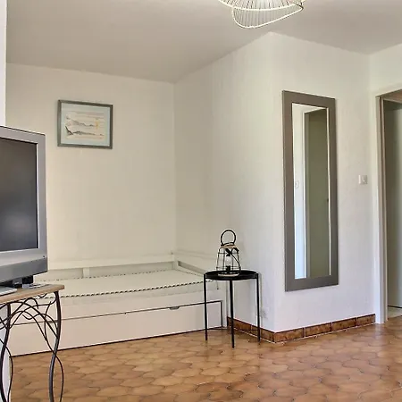 Apartment Pin Rolland